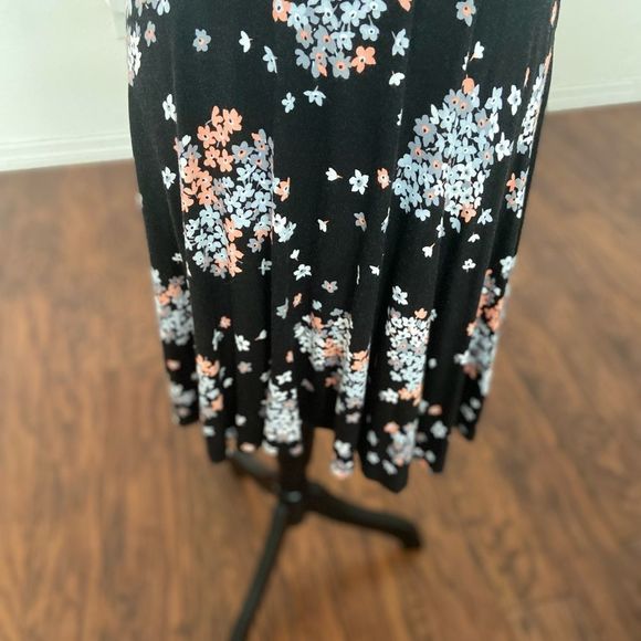 Loft Floral Dress with V Back S - Picture 4 of 5